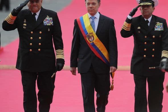 Pese a que Santos capitalizó en las urnas el legado de Uribe, del que fue su Ministro de Defensa, y prometió continuar varias de sus políticas, especialmente la lucha contra las guerrillas izquierdistas, ha empezado a desmarcarse del ex mandatario, coinciden en señalar analistas consultados por la AFP.