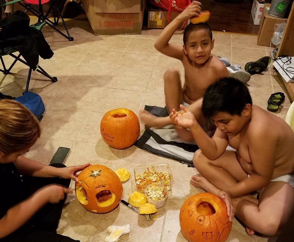 "Nos duele mucho": lamentan muerte de dos niños hispanos que atropelló una patrulla del sheriff