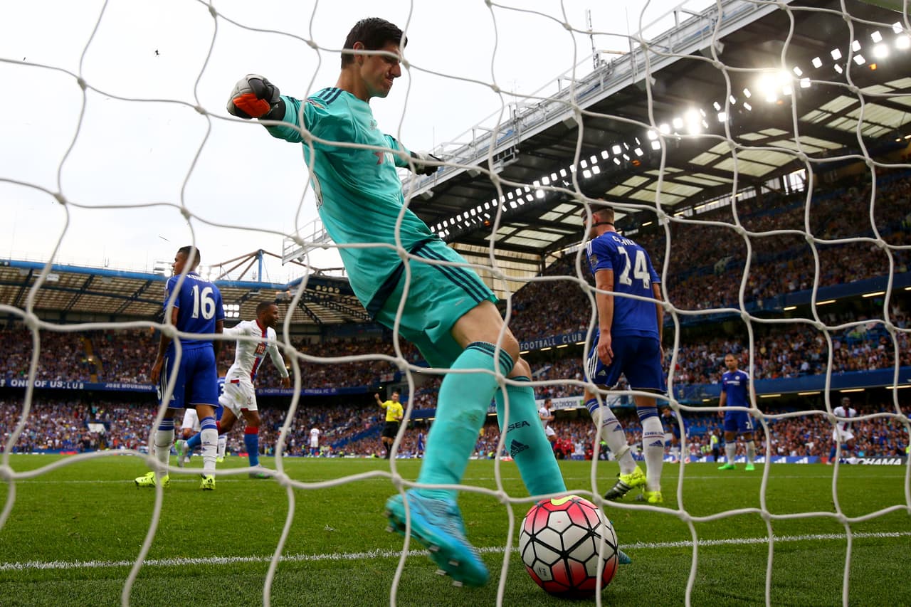 Mourinho: "Courtois estará de baja una larga temporada por lesión en la rodilla"