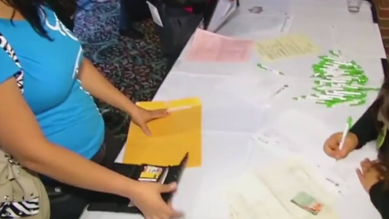 Nuevas Reglas de Inmigración: Resolución facilita la deportación de beneficiarios de DACA con órdenes previas