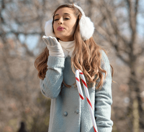 "[...] He rezado por su equilibrio durante años (y siempre lo haré, por supuesto), pero avergonzar/culpar a las mujeres por la incapacidad de un hombre para mantener a esta mier... en orden es un problema mayor. Dejemos de hacer esto.", sentenció la intérprete.