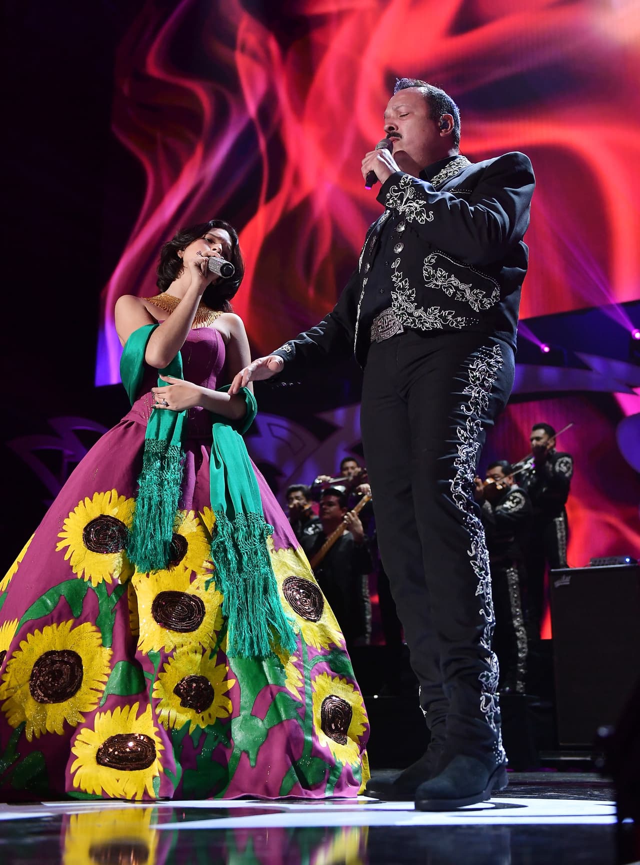 "A lo mejor en el futuro, cuando ya 
<b>tengamos más experiencia los dos</b>, sí se va a hacer", recalcó.