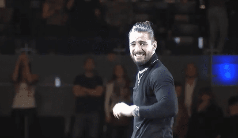 El cantante dijo sentirse agradecido porque esa presentación era la número 105 de 2017, que fue uno de los mejores años de su carrera. Al decir eso el público comenzó a ovacionarla hasta la locura. 
<br>