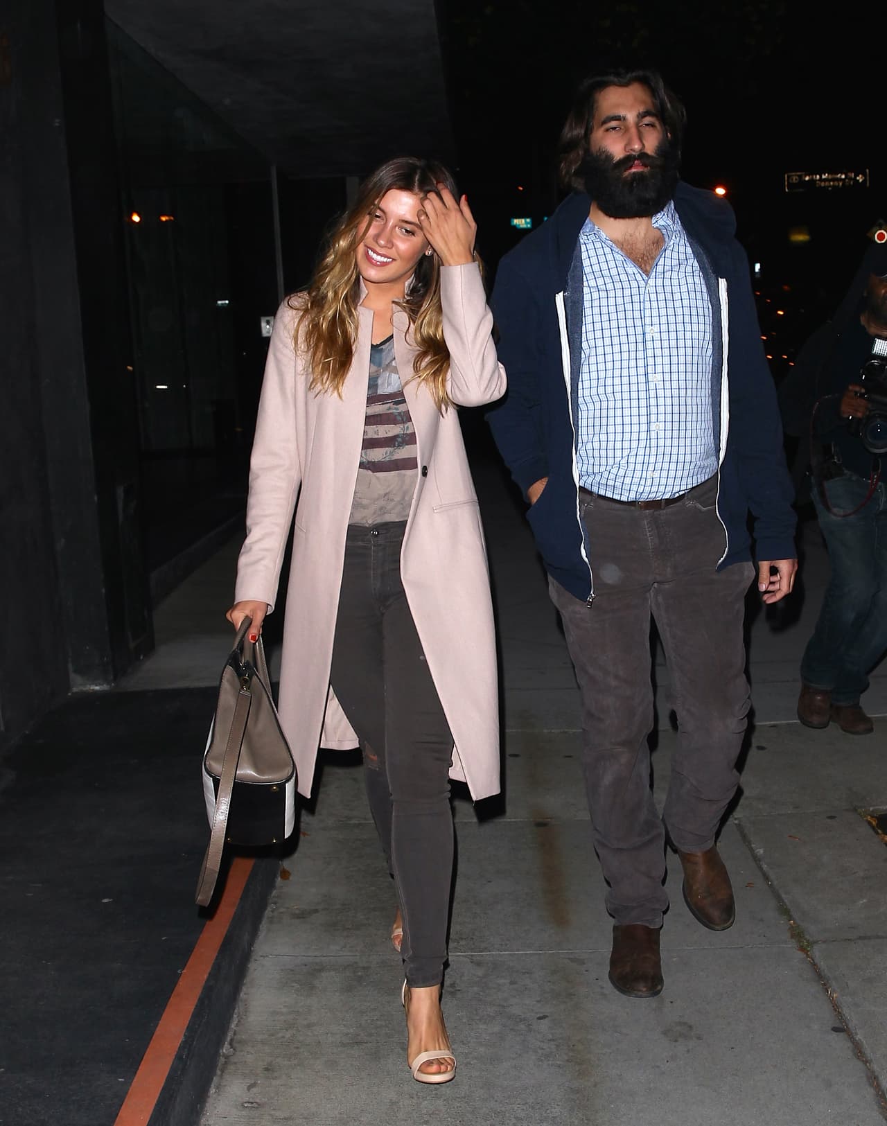 La hija de Luis Miguel salió a cenar con un galán peculiar. ¿La flechó Cupido?