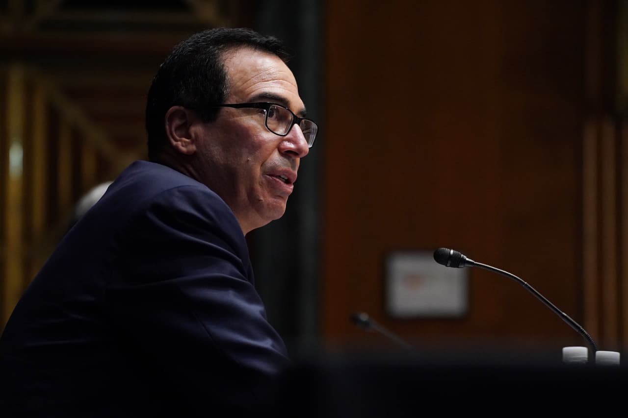 El Secretario del Tesoro Steve Mnuchin habría llamado a Pelosi para presentarle la nueva propuesta del presidente.
<br>