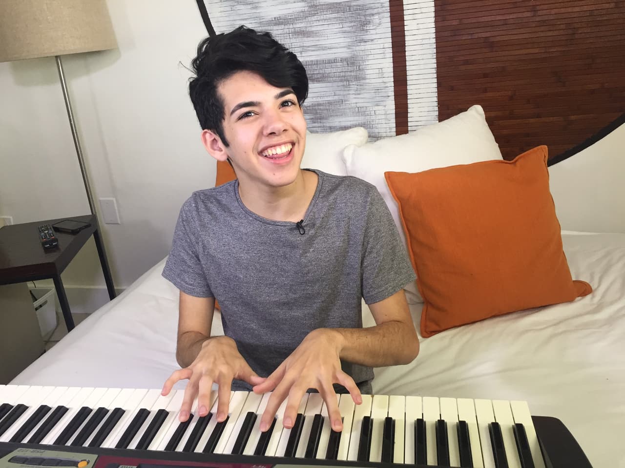 Nuestras cámaras se colaron en casa de Yoandri. El cubano nos mostró los rincones de su crib.