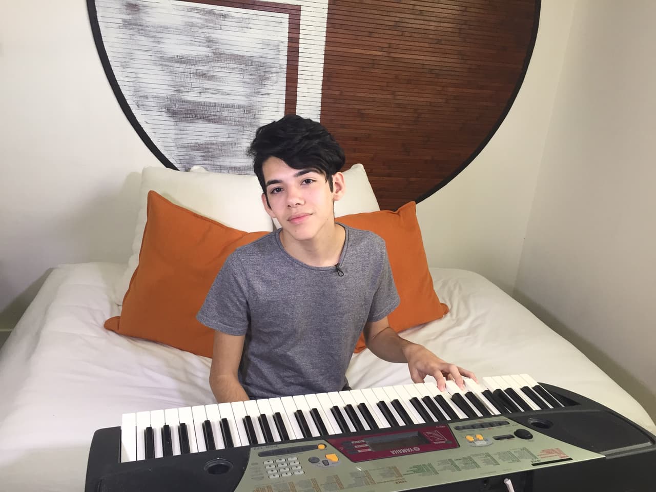 Nuestras cámaras se colaron en casa de Yoandri. El cubano nos mostró los rincones de su crib.