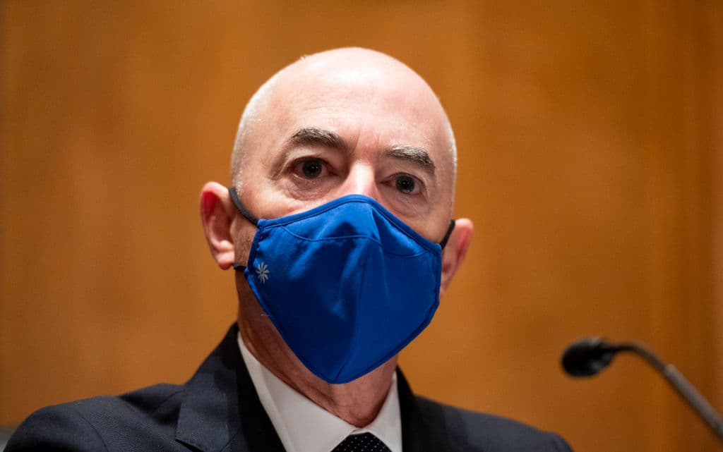 Primer latino: Senado confirma a Mayorkas como secretario de Seguridad Nacional