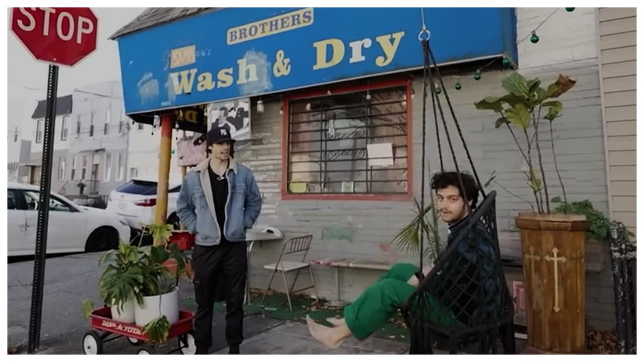 Caleb Simpson, influencer que se especializa en documentar 
<a href="https://www.univision.com/local/nueva-york-wxtv/tiktoker-alex-verhaeg-apartamento-manhattan-nueva-york">cómo viven los neoyorquinos</a>, dice que este apartamento 
<b>es “el más raro que ha visto en NYC”.</b>
<br>