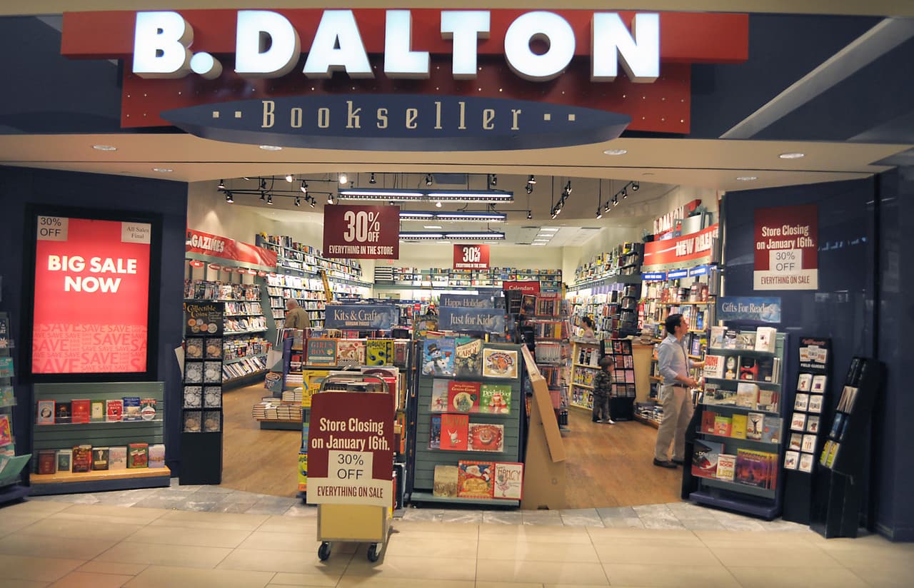 <b>B. Dalton Book Store</b> la cadena de venta de libros fue adquirida por Barnes & Noble en 1987.
