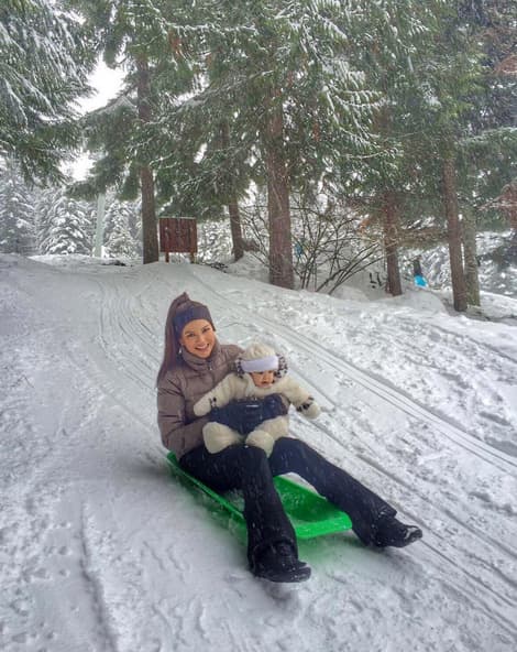¡Qué lindas! Giulietta también pudo esquiar a su modo.