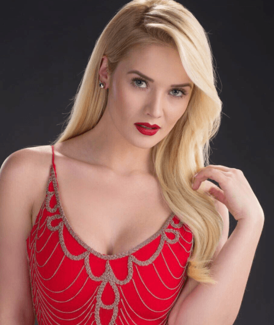 Comenzó desde muy temprana edad su carrera actoral con comerciales y promociones para televisión.