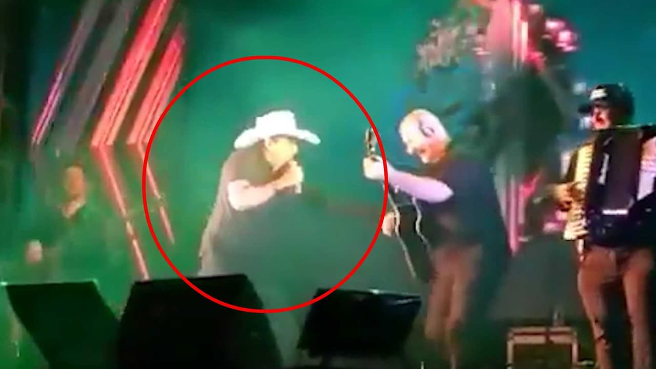En video: cantante brasileño muere al sufrir un infarto en pleno concierto