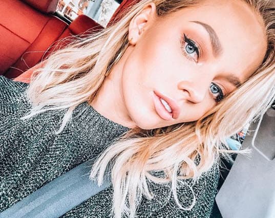 La actriz no ha hablado al respecto pero sí dio retuit a una nota que anunciaba su coronación.