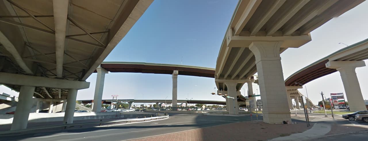 Suicida salta del Loop 1604, y causa caos vial