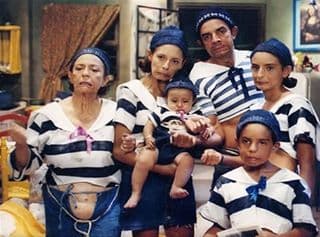 En esta imagen podemos ver a Silvia Derbez, Sylvia Eugenia, sobrina de Eugenio, y los pequeños Aislinn y Vadhir.