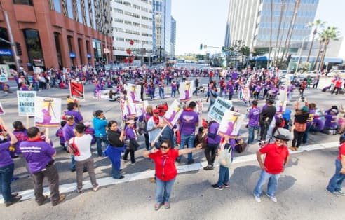 Mujeres protestan por las malas condiciones laborales
