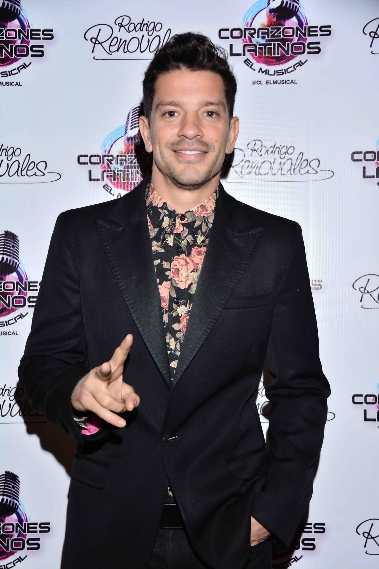 Tras el revuelo que causó la reacción de Noelia, fue el mismo Yahir quien salió en 
<b><a href="https://www.univision.com/famosos/aunque-belinda-no-lo-quiere-de-novio-lupillo-rivera-le-promueve-su-nuevo-sencillo-video" target="_blank">defensa de Belinda</a></b>.