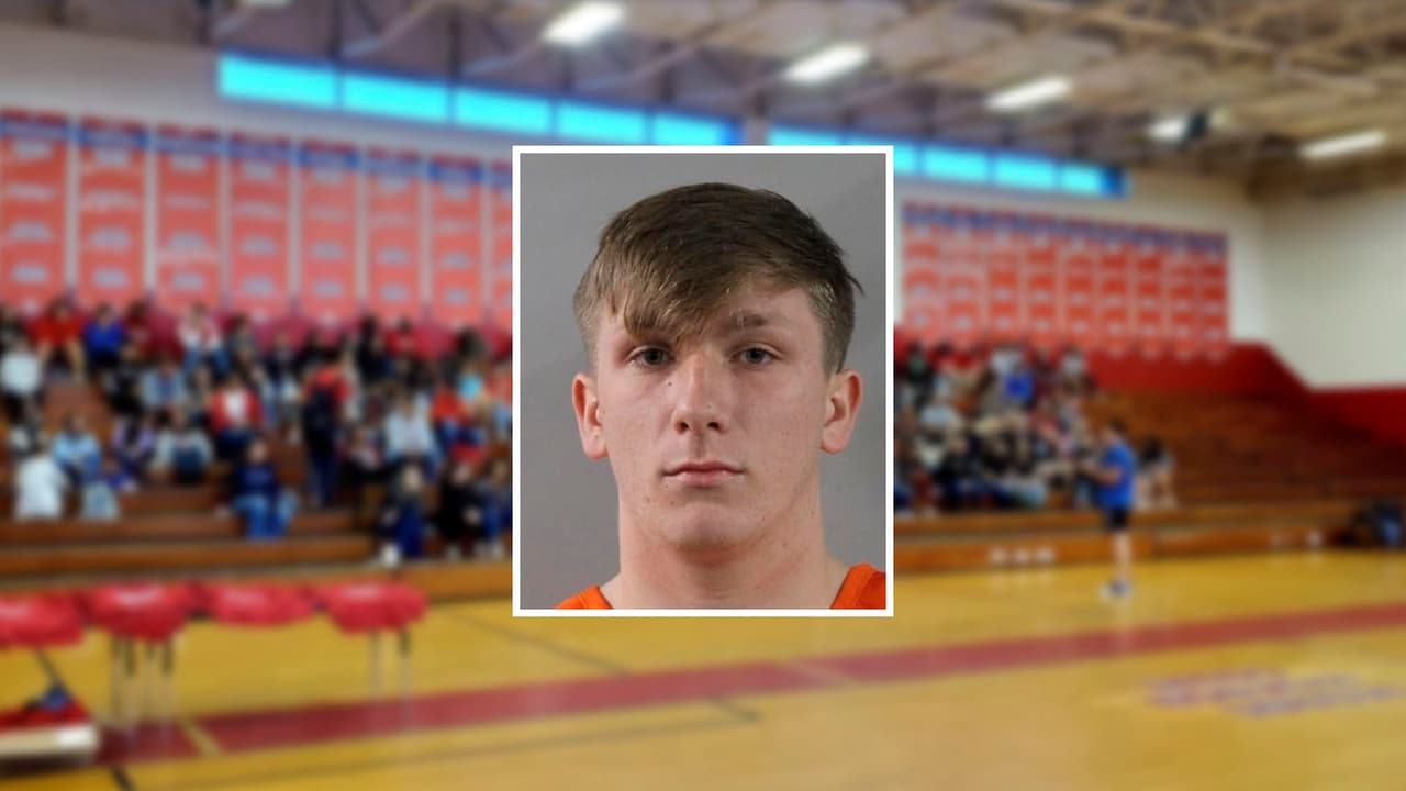 Acusan a entrenador de baloncesto infantil de escuela de Florida de amenazar con matar a su exnovia adolescente