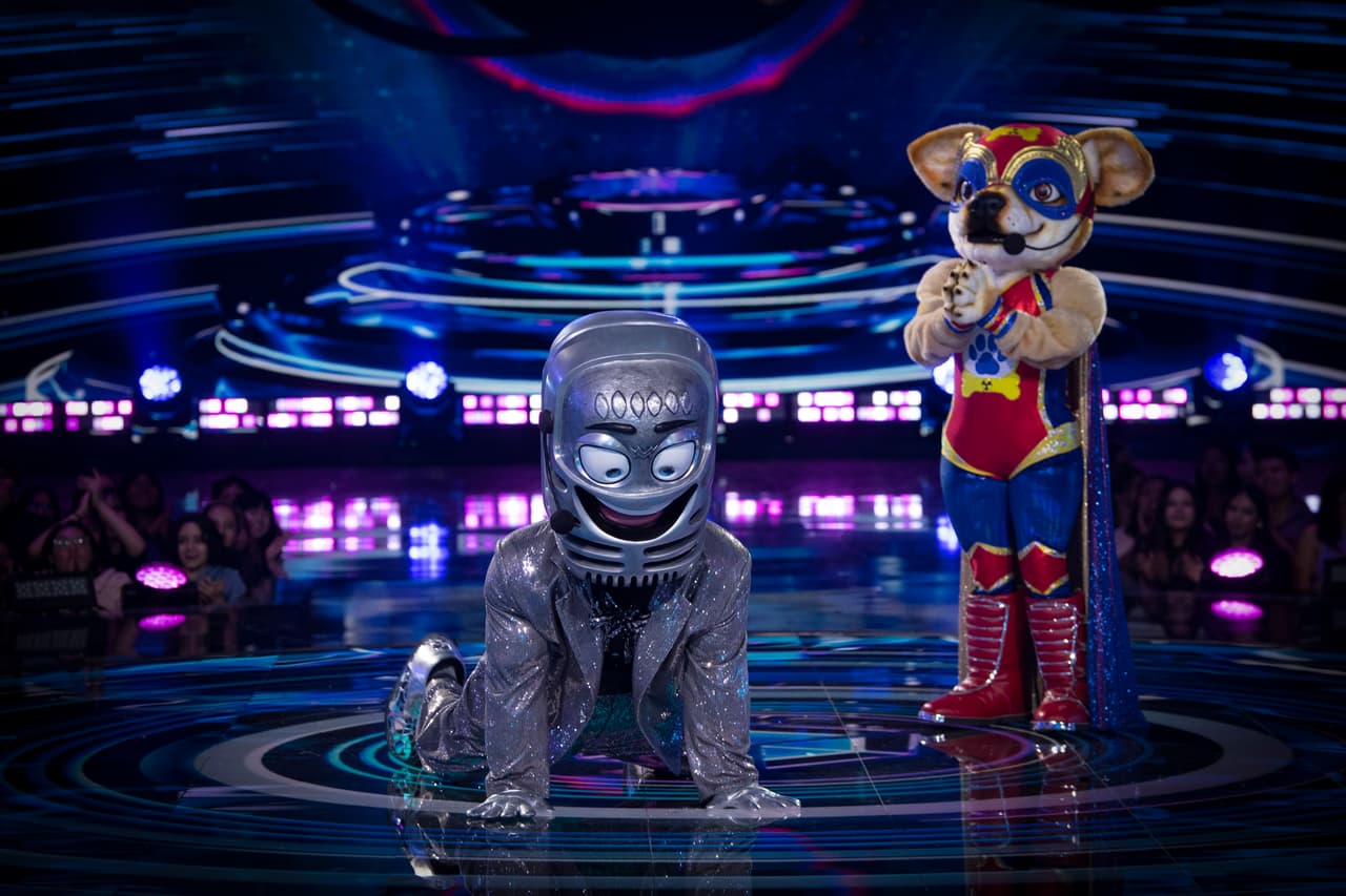 Por regla del programa tenía que haber un segundo eliminado del segundo duelo, por esa razón Micrófono y Orni regresaron al escenario para que el público eligiera a cual de los dos querían seguir viendo en la competencia. Los votos arrojaron una preferencia hacia a Orni y Micrófono tuvo que decir adiós. Aunque solo tuvo una aparición, Micrófono cautivó con su personalidad y acento puertorriqueño. Su performance tuvo mucho 'flow' con el tema 'Danza Kuduro'.