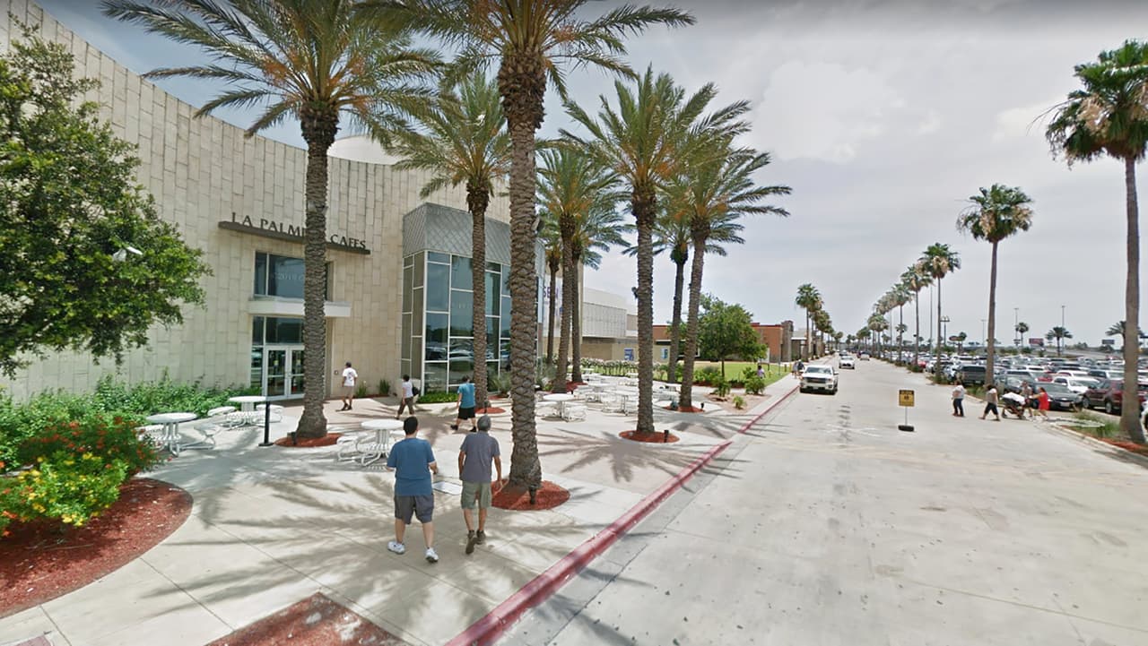 La tienda ubicada en el centro comercial La Palmera, en Corpus Christi. 5488 S.
<b><a href="https://www.google.com/maps/place/S+Padre+Island+Dr,+CORP+CHRISTI,+TX+78411/@27.7146844,-97.3857854,17z/data=!3m1!4b1!4m5!3m4!1s0x8668f5ecff93d19b:0xef3c3b10ba46bcf3!8m2!3d27.7146797!4d-97.3835967" target="_blank">Padre Island Drive, Corpus Christi, TX, 78411 </a></b>
<br>