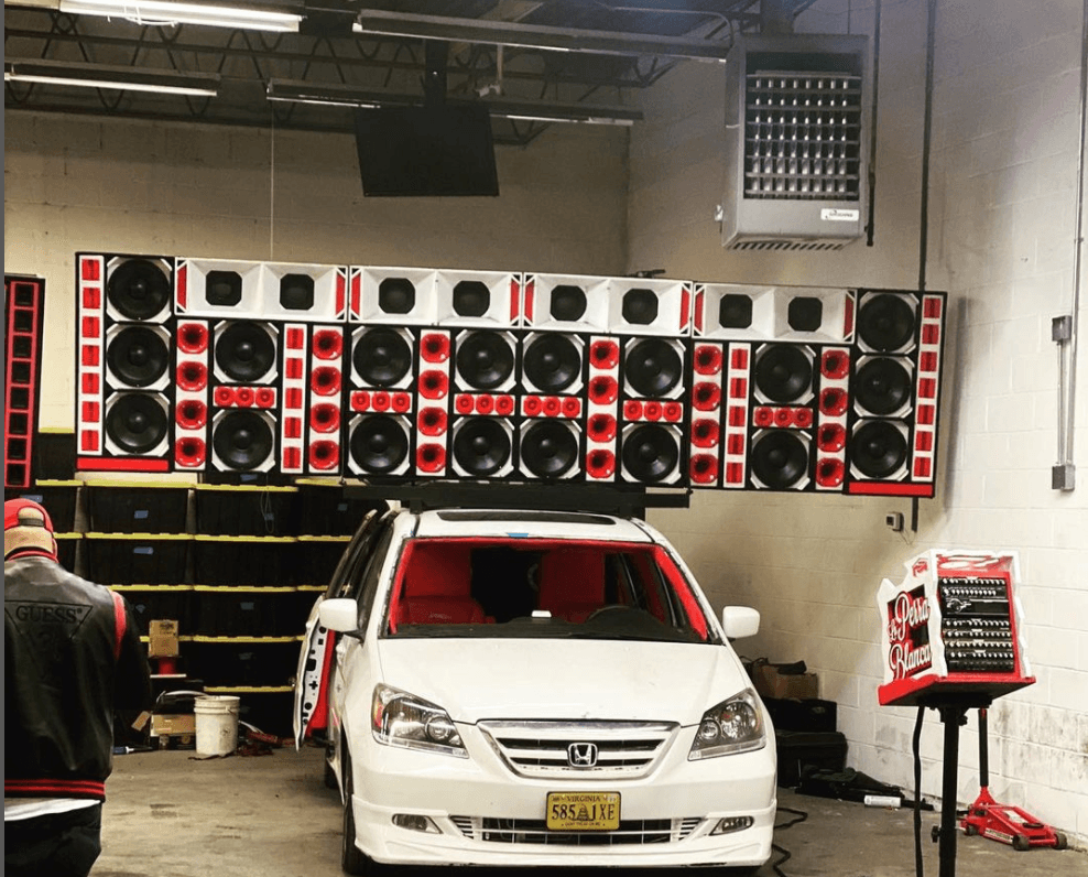 Es que en Nueva York existe la ley 113, también llamada ‘horas de silencio’: los vecinos de los cinco distritos están obligados a no hacer bulla desde las 10 p. m. hasta las 7 a.m.