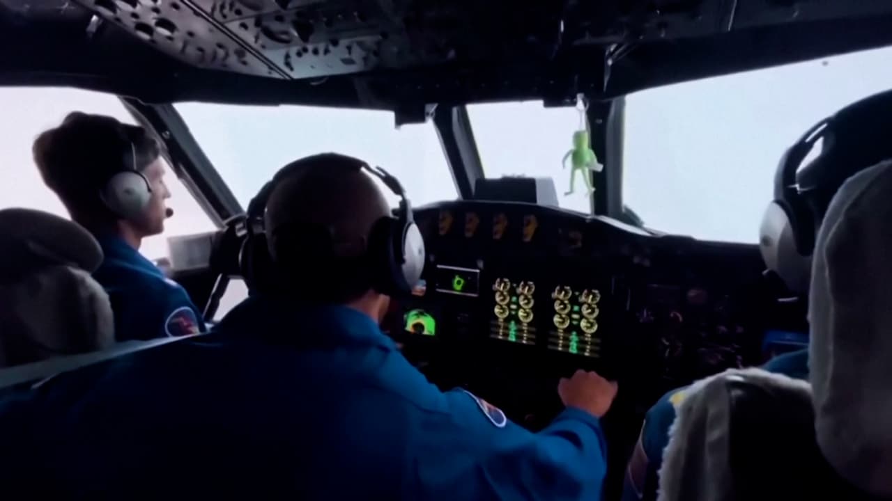 <b>Mira también:</b> Un avión cazahuracanes de la Oficina Nacional de la Administración Oceánica y Atmosférica (NOAA) voló hasta el ojo del huracán Ian, que avanza hacia Tampa y se espera que se convierta en categoría 4 al llegar al Golfo de México. 
<a href="https://www.univision.com/noticias" target="_blank">Sigue las últimas noticias en Univision</a>.