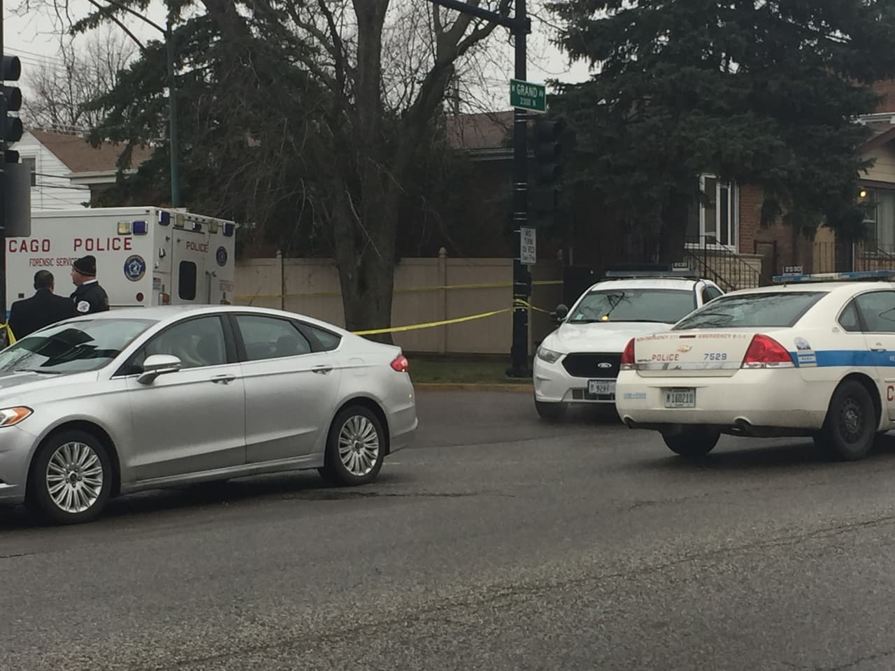 La policía de Chicago dio a conocer que el hombre recibió un disparo en el brazo izquierdo.