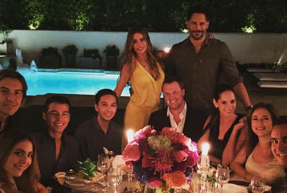 Familia y amigos la acompañaron en esta fiesta.