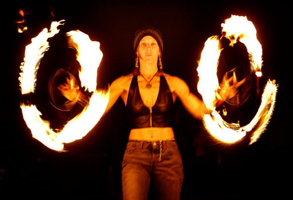 El evento conocido como “First Friday” toma lugar en 333 E Roosevelt St, Phoenix, AZ 85004. Desde este punto usted explorará las calles del centro de Phoenix y disfrutar de diversas actividades al aire libre. 
<br>