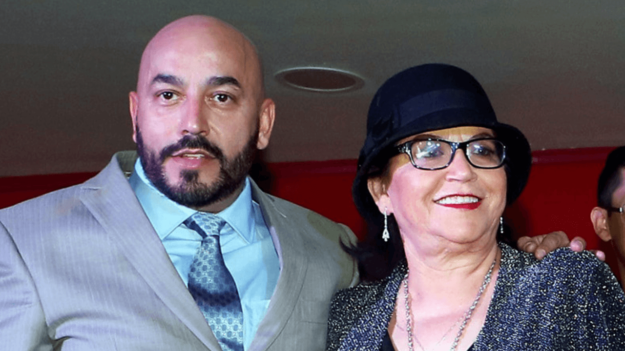 Lupillo Rivera dice que siempre habrá quien hable mal de su familia mientras su mamá amenaza con quitarse el apellido
