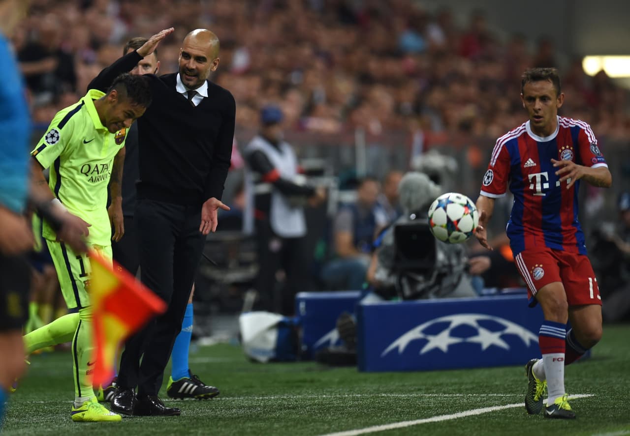 A pesar de la eliminación, ahí se vio a un Guardiola de mejor semblante, como resignado con la derrota ante su 'amado' rival.