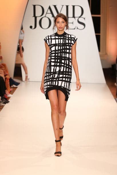 Con esta combinación de blanco y negro conseguirás que tus atuendos acaparen las miradas, además siempre te dará elegancia.