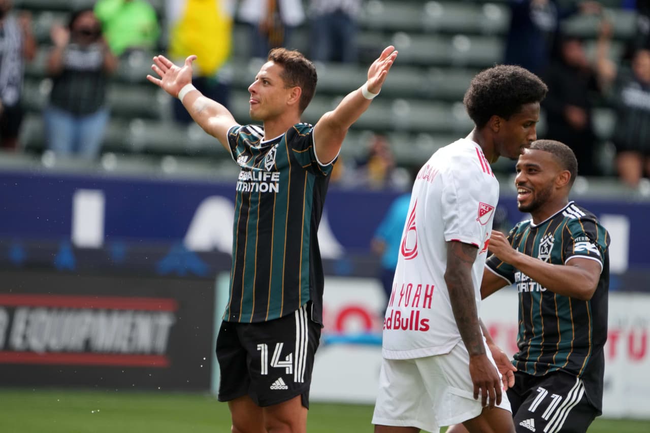 DELANTERO - JAVIER 'CHICHARITO' HERNÁNDEZ (LA Galaxy)
<br>