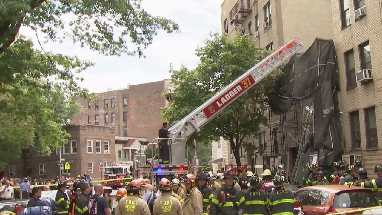Muere trabajador tras derrumbarse sitio de construcción en El Bronx, otros cinco están heridos