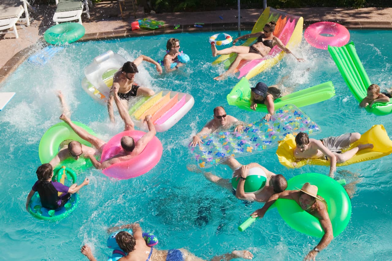 <b>Bahama Beach - </b>Este parque acuático abrió sus puertas el 29 de mayo y tiene muchas atracciones para chicos y grandes entre las que destacan el Boomerango Slide, el Lagoon y el Lil Paco’s Splash Pad. Para más detalles sobre los horarios y restricciones visite
<i> <a href="http://bahamabeachdallas.com/">bahamabeachdallas.com</a>.</i>