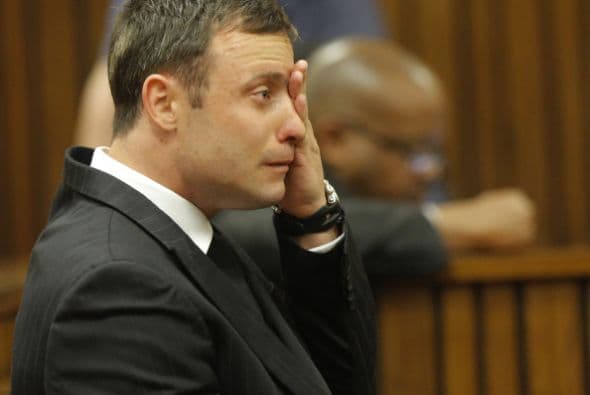 Durante los seis meses que duró el juicio se mostró desecho y en una ocasión, en la que se describió el momento de la muerte de Reeva, vomitó.