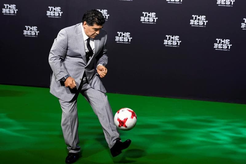Diego Maradona aprovechó y mostró que mantiene su talento.