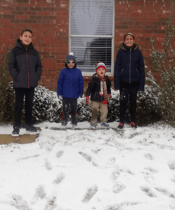 Residentes compartieron fotografías de sus familias mientras compartían durante el periodo de nieve.