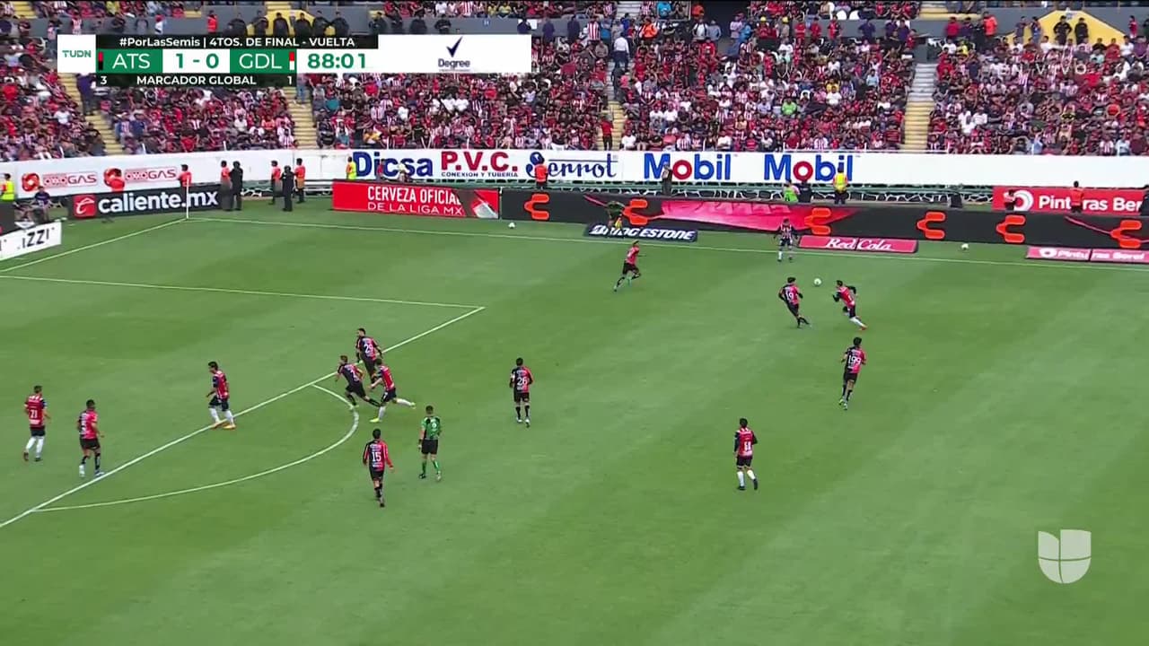 ¡GOOOL! José Macías anota para Guadalajara.