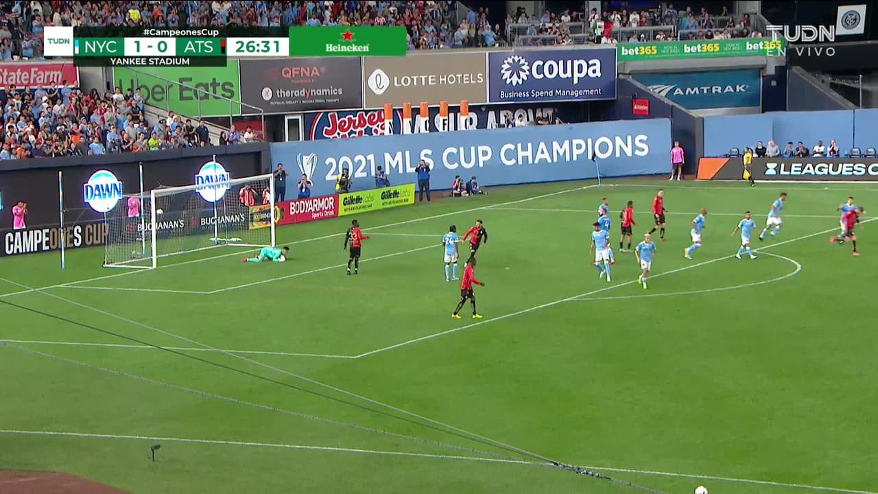 ¡TIRO ATAJADO! disparo por Anderson Santamaría.