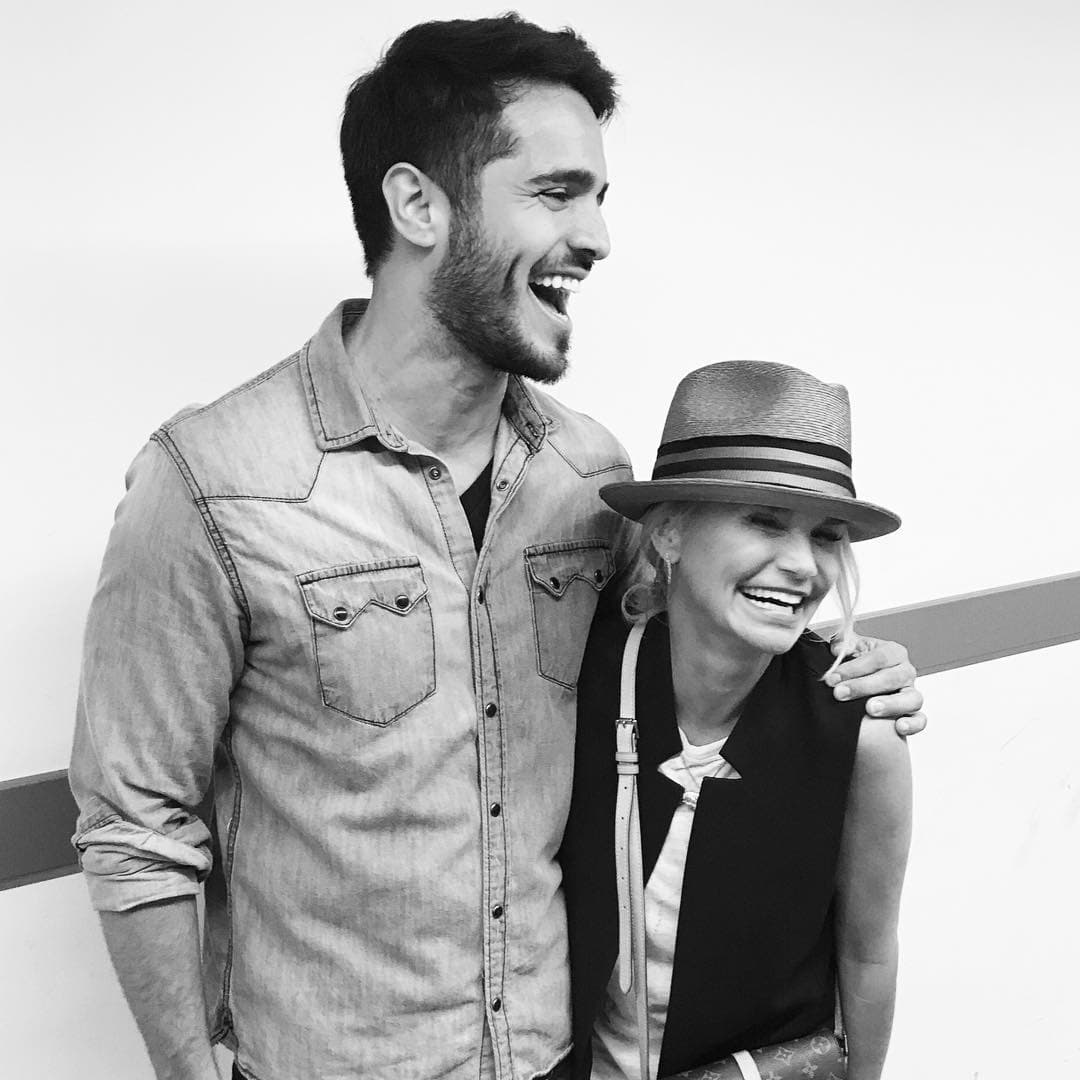 El teatro musical acercó a Ektor Rivera con la actriz y cantante Kristin Chenoweth.