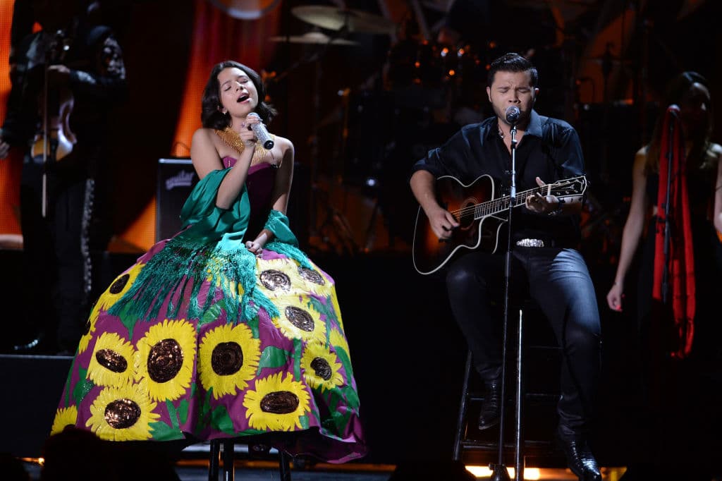 Además, reveló que muchos de los diseños que usa son pintados a mano por la que era su nana cuando tenía 6 años.