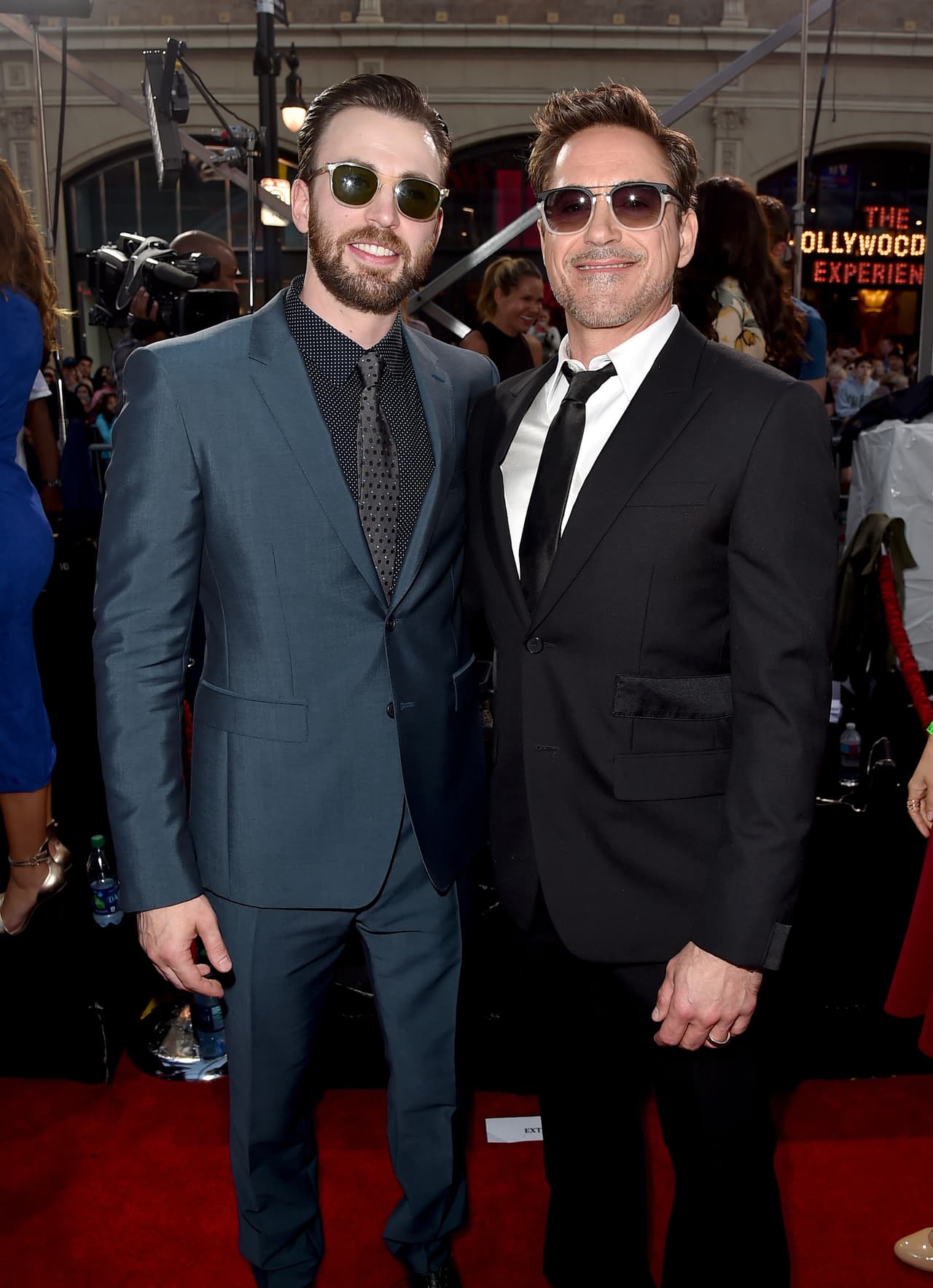 Muy formales y galanes.