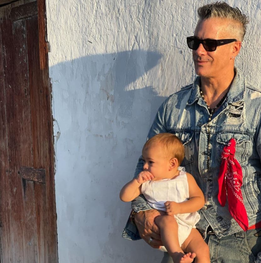 <b>#13 Fernando Carrillo</b>
<br>A sus 56 años de edad, el actor venezolano disfruta de su faceta como papá de un bebé de un año: Milo, su segundo hijo.