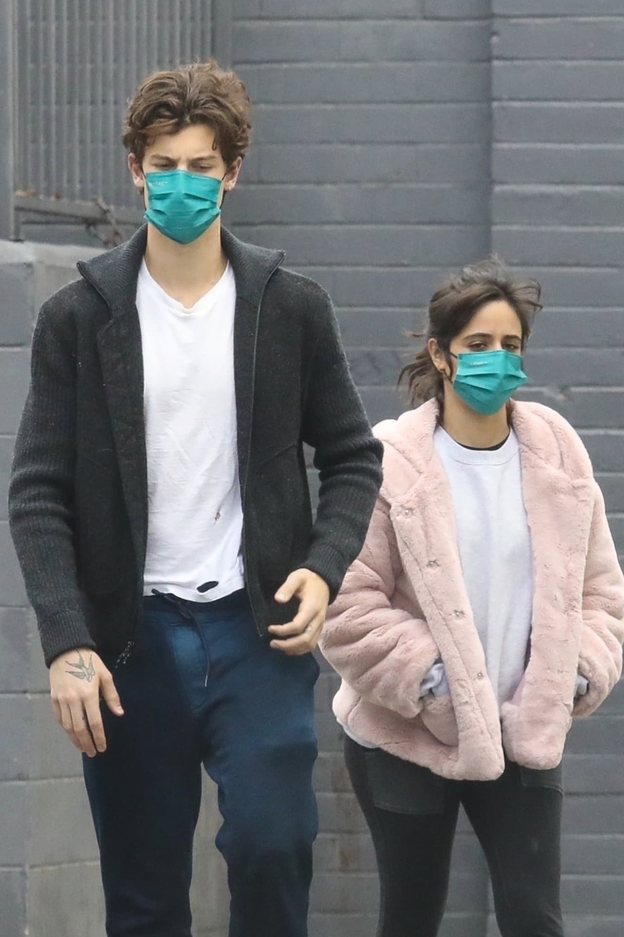 La pareja pasa temporadas en Los Ángeles y Miami. Pero esta vez, esa tranquilidad que habían vivido juntos se vio interrumpida por los asaltantes, mientras la policía intenta dar con ellos. 
<br>