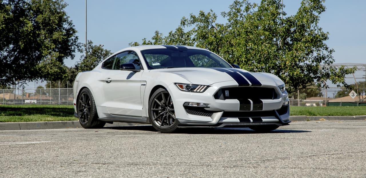 Renta de carros ($200 - $4,000)
<br>
<a href="https://driveshare.com/" target="_blank">DriveShare.com</a>
<br>
<a href="https://turo.com/" target="_blank">turo.com</a>