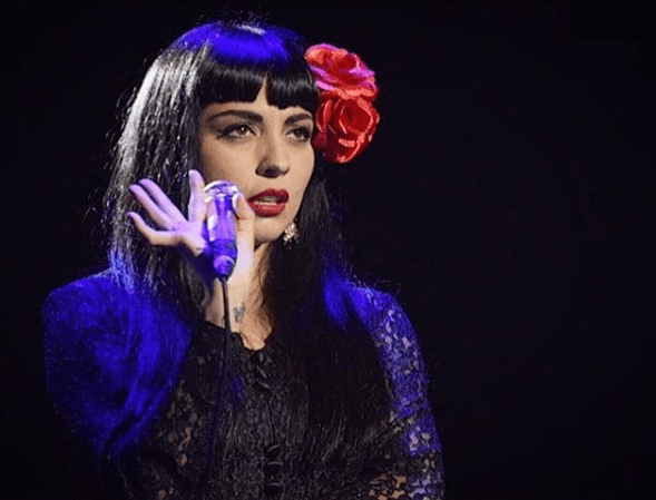 Esta talentosa cantante, sus flores y sus labios rojos ya son parte de la historia de Latin GRAMMY con su nominación, ahora esperemos a ver cómo le va el próximo 17 de noviembre.