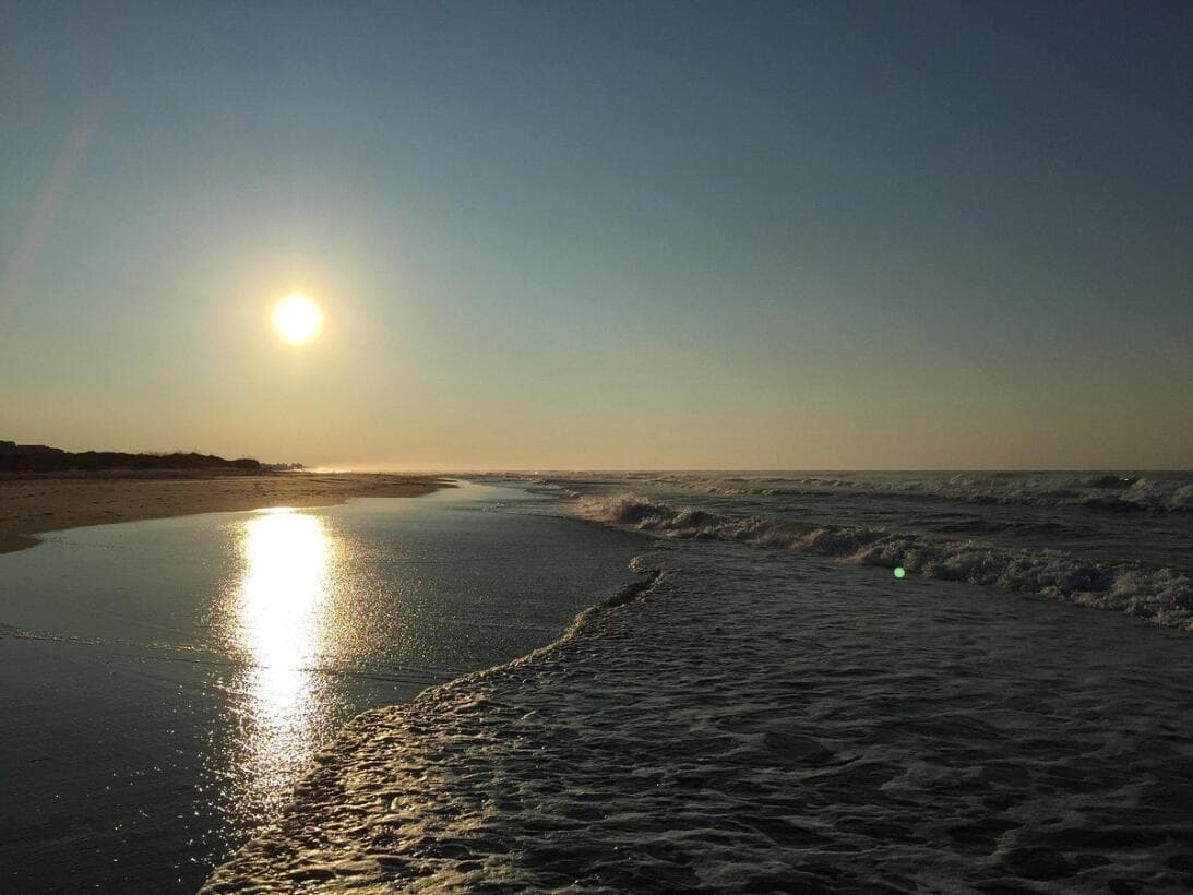 <b><a href="https://www.univision.com/local/north-carolina-wuvc/mejores-playas-carolina-del-norte-visitar-verano-2022-fotos">Estas son las mejores playas de Carolina del Norte para visitar en verano.</a></b>