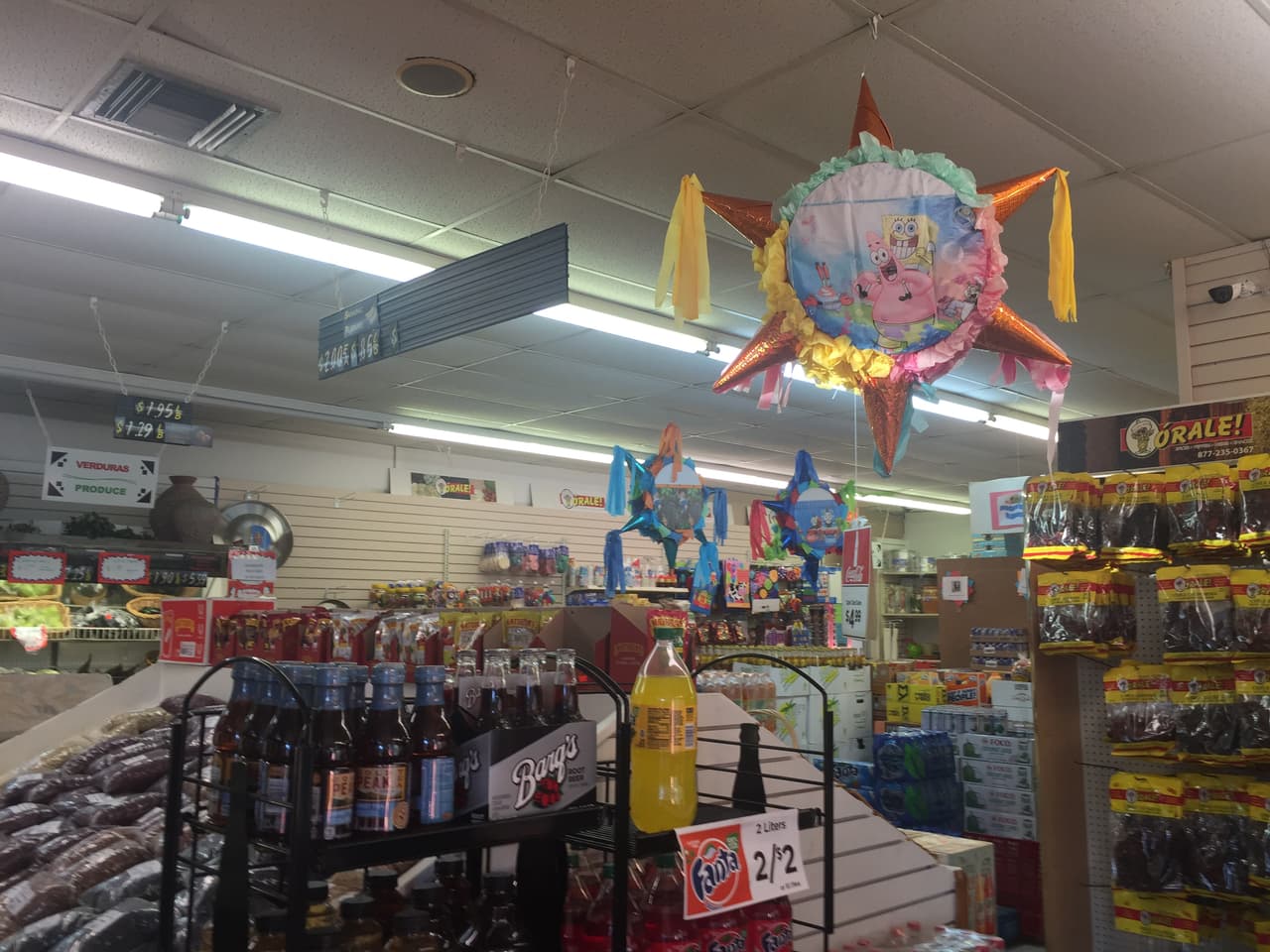 En la calle Beal Parkway, en Fort Walton, la gran cantidad de comercios hispanos muestran cómo creció esta población en la zona.